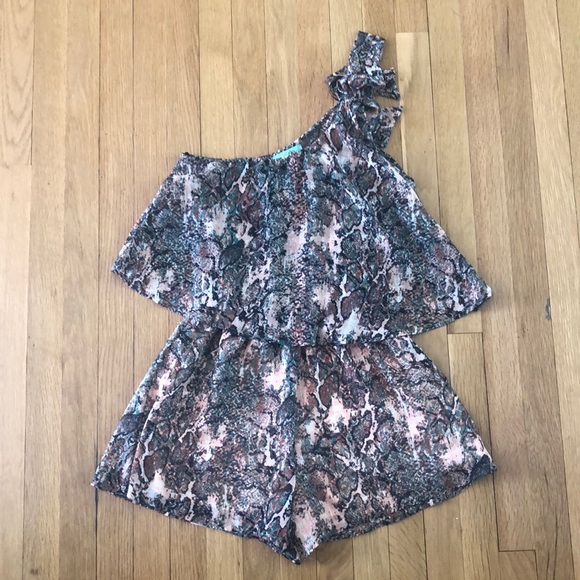 Karlie One Shoulder Romper - Picture 1 of 5